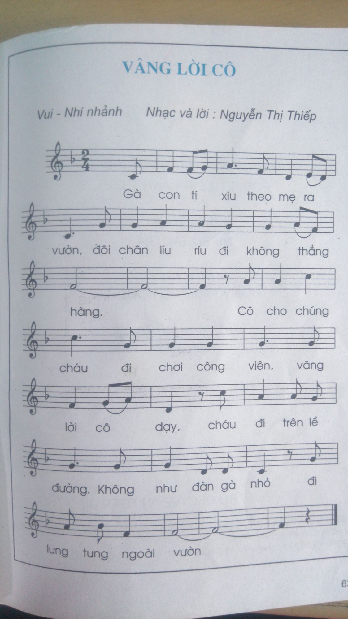 Vâng lời cô