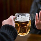 Uống rượu bia sau bao lâu thì được lái xe 2022?