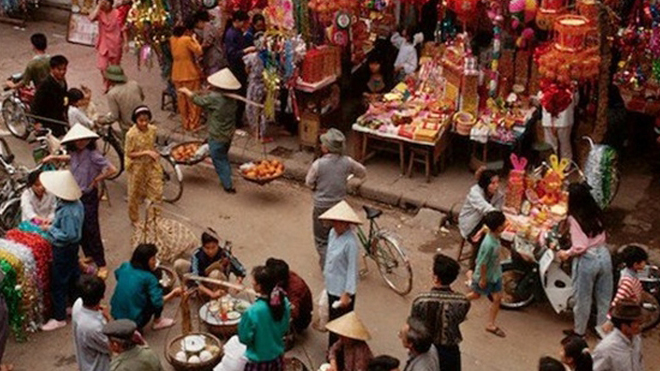Những bức ảnh Tết xưa ở Việt Nam sẽ khiến bạn hoài niệm về một thời xưa đầy ấm áp và ý nghĩa. Hãy cùng chiêm ngưỡng những bức ảnh đầy màu sắc, ghi lại những truyền thống Tết đặc trưng của người Việt Nam trong quá khứ.