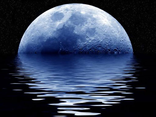 Bức ảnh đêm trăng đẹp với văn tả sẽ khiến bạn đắm mình vào không gian cổ điển, tuyệt đẹp như trong truyện cổ tích. Bạn sẽ được trải nghiệm cảm giác lãng mạn và thần tiên khi ngắm trăng trên bầu trời đêm tối.