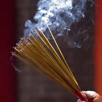Mức xử phạt thắp hương, đốt vàng mã không đúng quy định tại lễ hội 2023