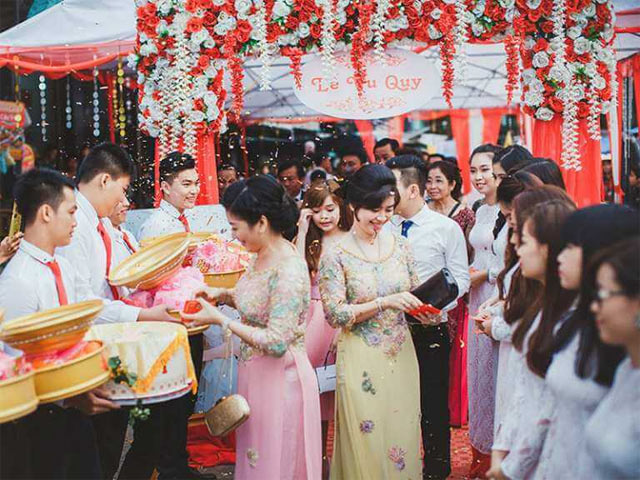 Tổ chức đám cưới khi chưa đủ tuổi kết hôn 2021 phạt thế nào?