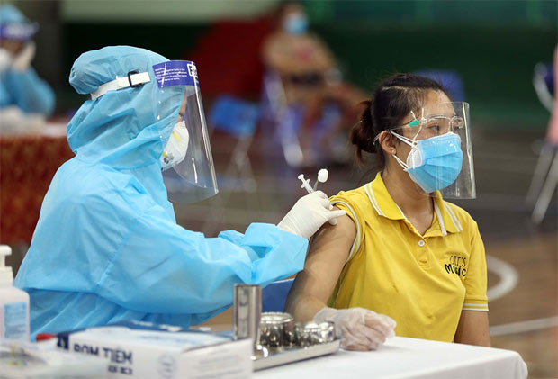 Sau khi tiêm vaccine Covid có được hút thuốc lá?