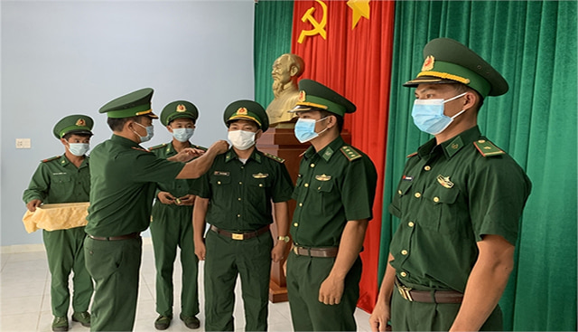 Lễ thăng quân hàm của sĩ quan Bộ đội Biên phòng