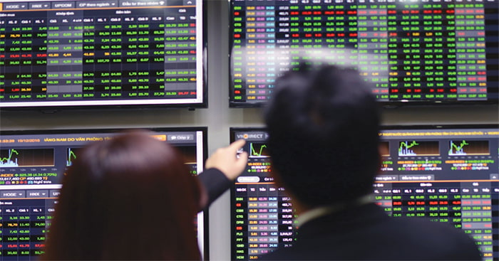 Thao túng cổ phiếu tiềm ẩn nhiều rủi ro và làm cho thị trường chứng khoán kém minh bạch.