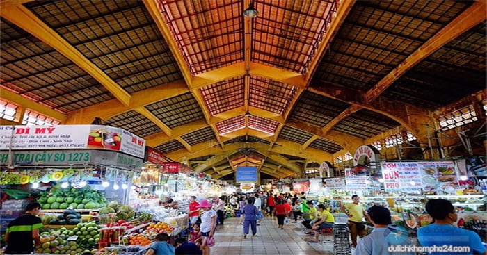 Hình ảnh khu chợ sầm uất của thành phố.