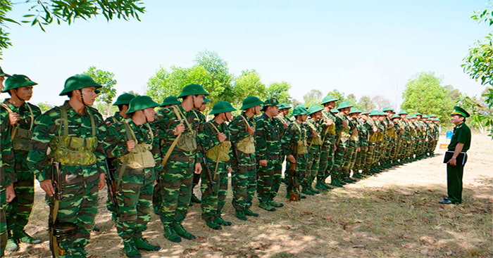 Cảnh quay huấn luyện của các chiến sĩ Quân đội nhân dân Việt Nam.