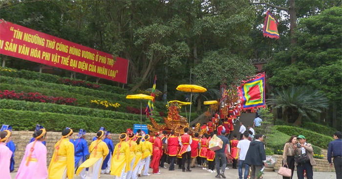 Hình ảnh trong lễ giỗ tổ Hùng Vương.