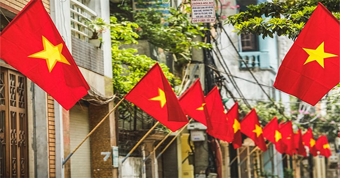 Hình ảnh người dân treo cờ tổ quốc vào những ngày lễ của đất nước.