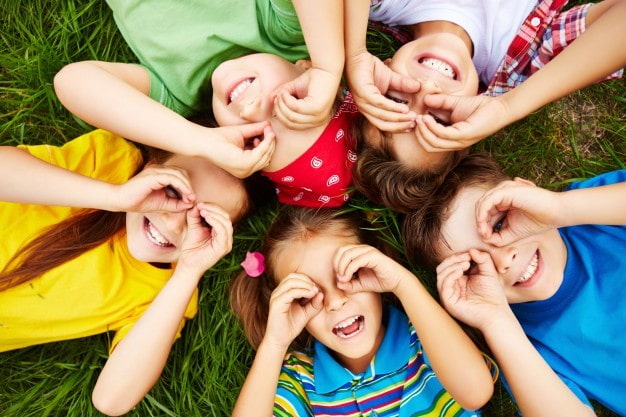 Theo luật trẻ em, chăm sóc thay thế được hiểu như thế nào?
