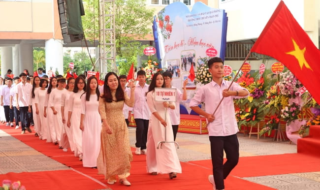 Mẫu lời dẫn chương trình lễ khai giảng trường THPT